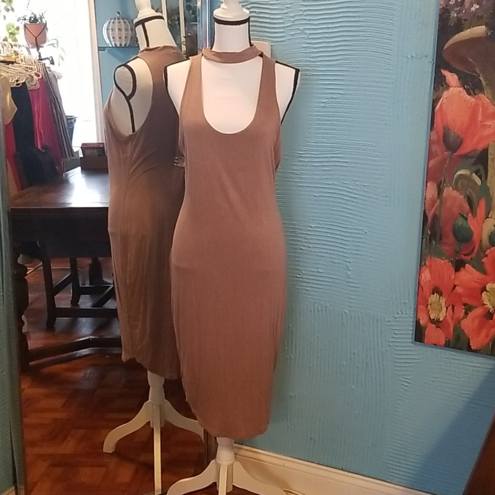Sleeveless midi dress